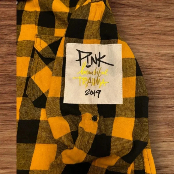 PINK Beautiful Trauma World Tour Button  Down Shirt - Picture 3 of 3